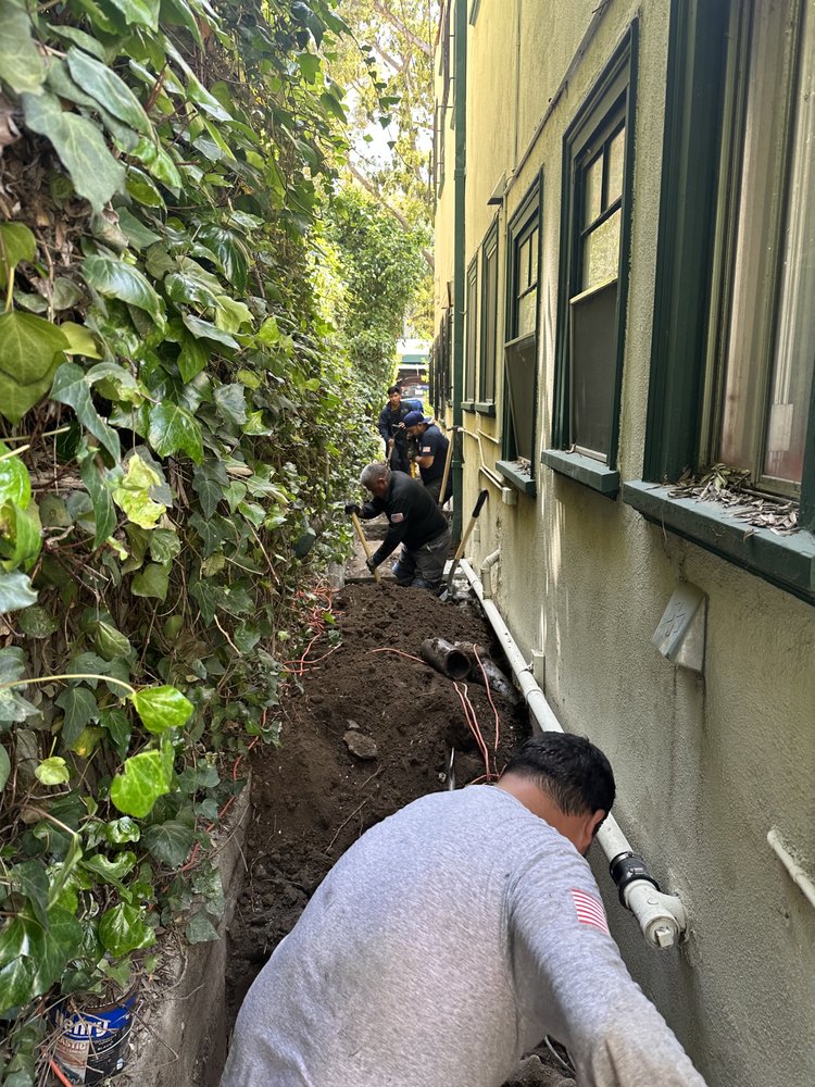 Side-yard sewer lateral excavation in a tight walkway in Los Feliz, CA